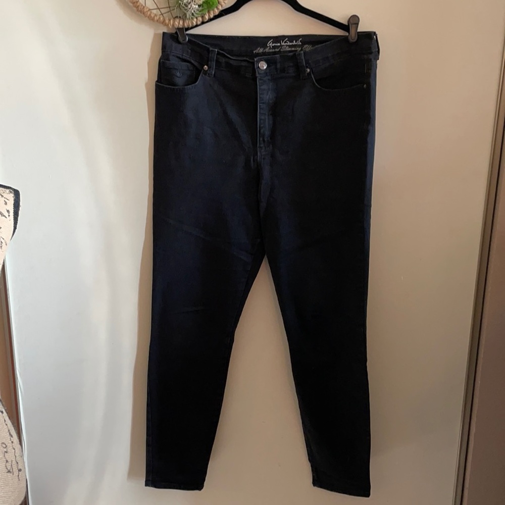 Black Gloria Vanderbilt stretch jeans